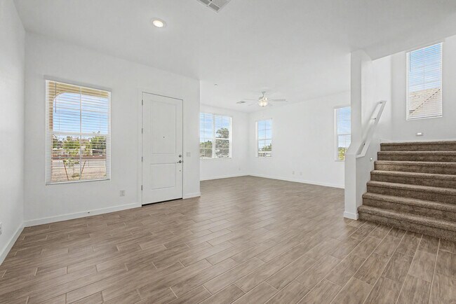 Building Photo - 8232 E University Dr