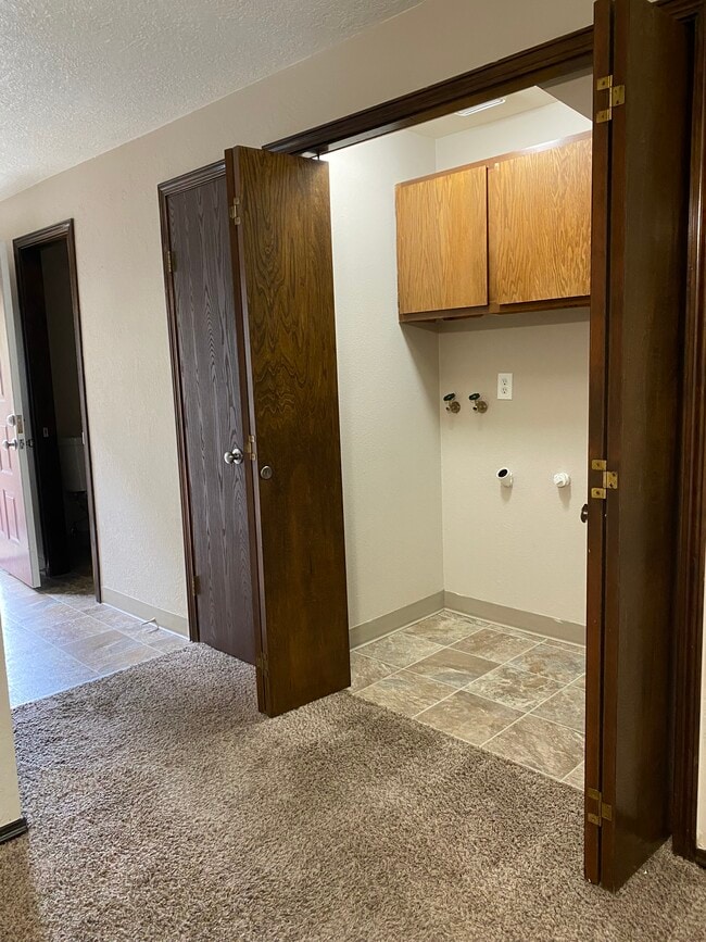 WASHER & DRYER HOOKUPS - 3310 NE 49th St