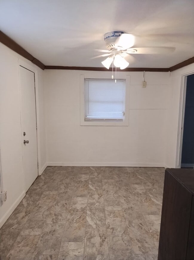 Building Photo - 1 bed / 1 bath - $795
