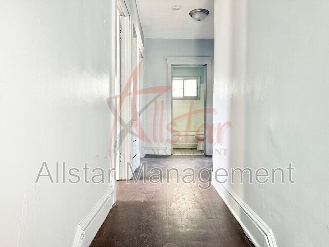 Building Photo - 1374 E 94th St