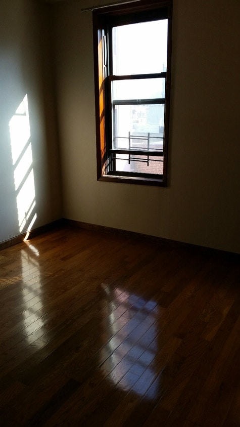Primary Photo - 3814 Astoria Blvd
