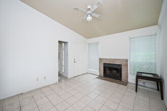 Building Photo - 3900 Woodchase Dr