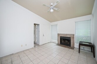 Building Photo - 3900 Woodchase Dr