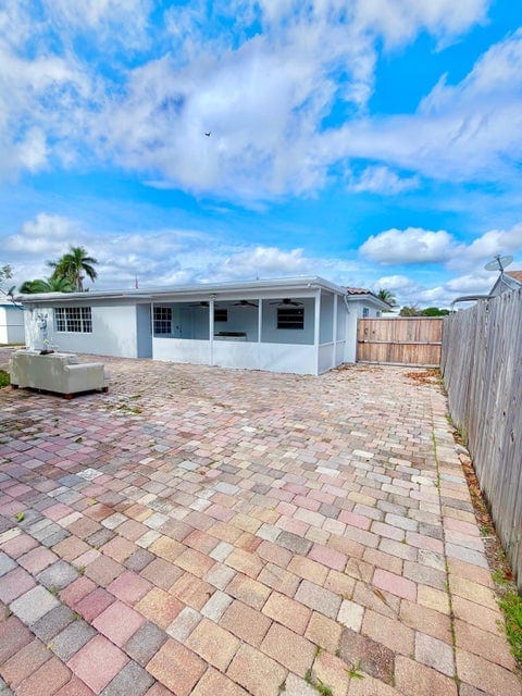 Photo - 2594 West End Rd House