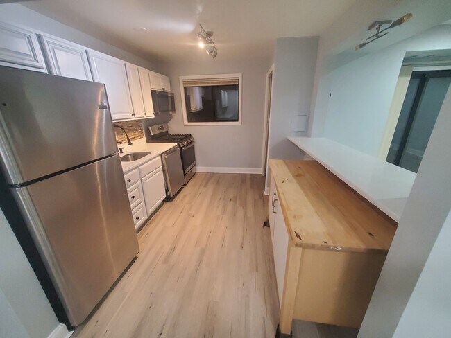 Building Photo - 53 Skyhill Rd