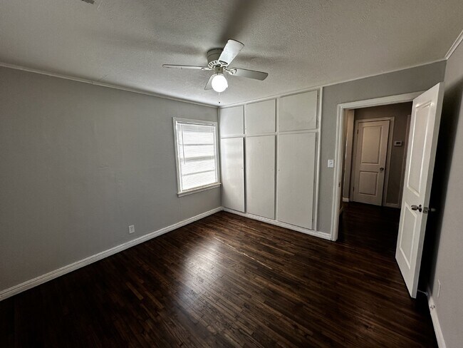Foto del edificio - Charming 3-Bedroom Tulsa Home with Gleamin...