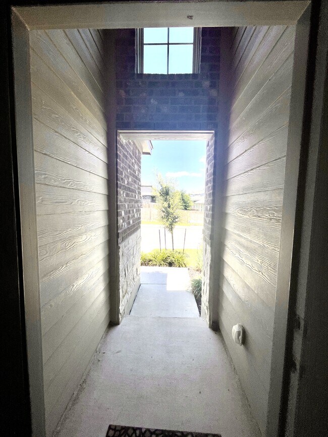 Building Photo - 11710 Briceway Land