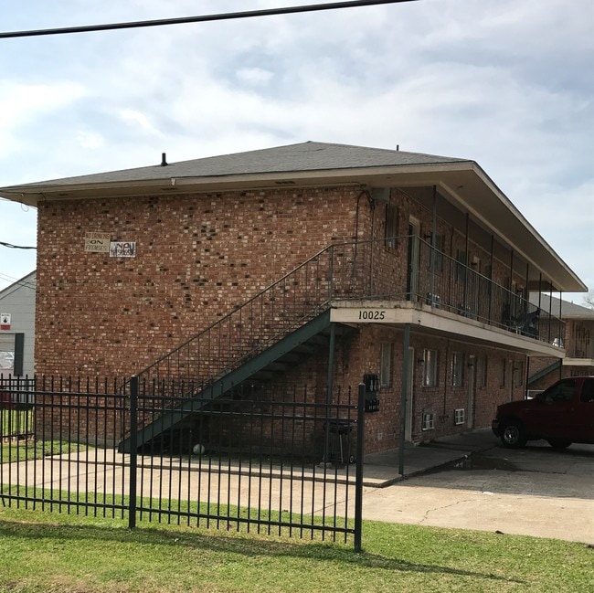 Building Photo - 10025 Ave H