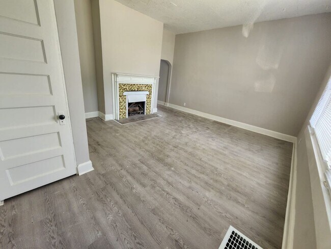 Building Photo - 2901 S 43rd