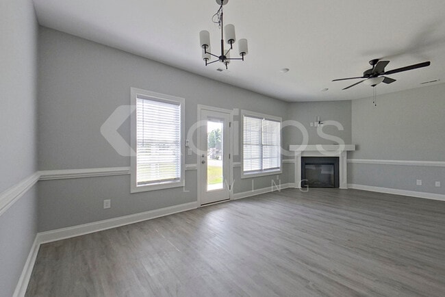 Foto del edificio - 3704 Oak Leaf Wy