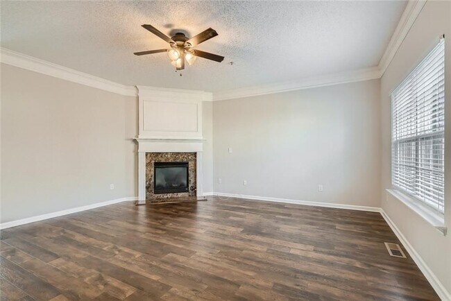 Building Photo - 707 Breeze Ln