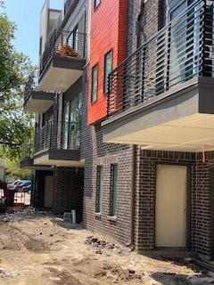 Foto principal - 708 W 9th St