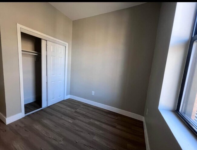 Foto del edificio - 5704 Hudson Ave