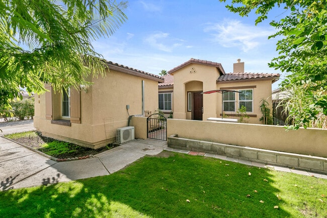 Foto del edificio - 46211 Roadrunner Ln