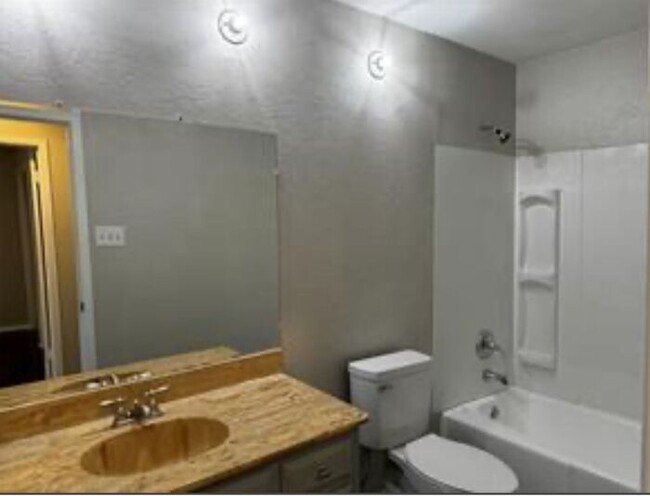 Building Photo - Fully renovated and ready for occupancy. R...