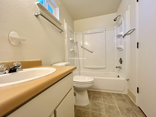 Foto del edificio - 1476 Hussman Ave