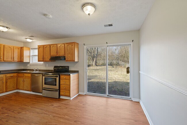 Building Photo - 4BD/2BA Single Family Home