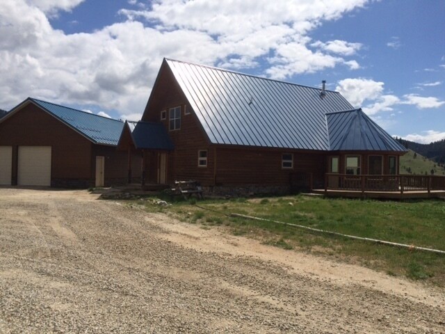Foto del edificio - Custom cedar 3 bed 2.5 bath 83.46 acres, o...