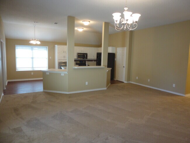 Building Photo - 3125 Cactus Dr