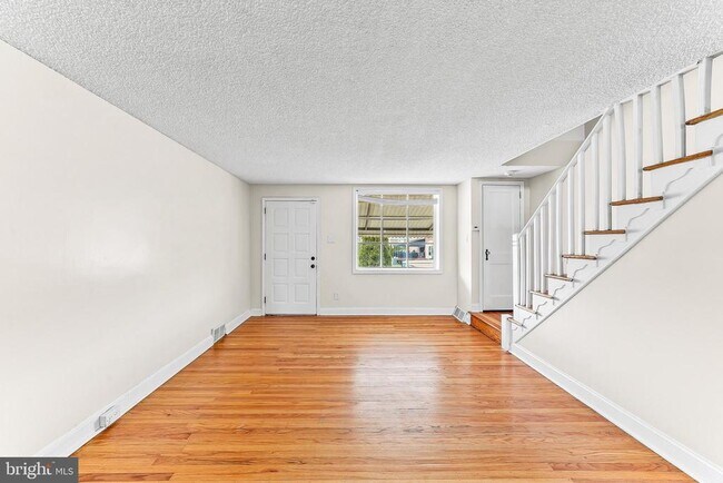 Building Photo - 129 Alverstone Rd