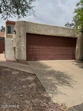 Building Photo - 1818 S River Dr