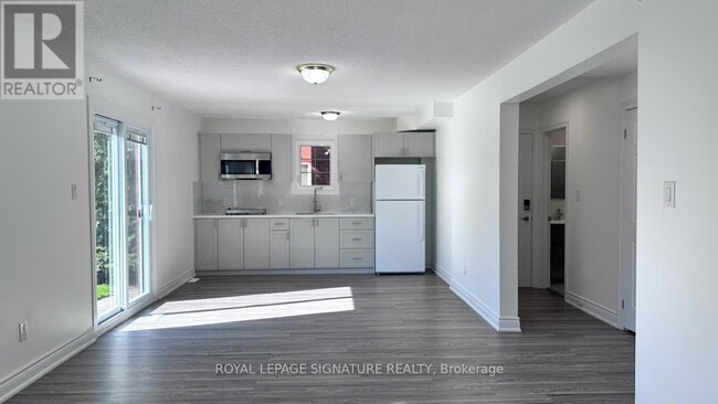 Building Photo - 3137 Sunnyhill Dr