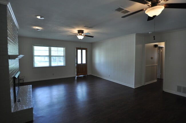 Foto del edificio - Tour Today! 3 bedroom in the heart of Sout...