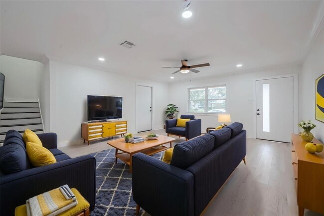 Foto del edificio - 1623 Fawnhope Dr
