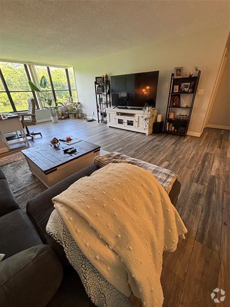 Building Photo - 2660 Carambola Cir N
