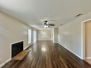 Building Photo - 4222 S Park Dr