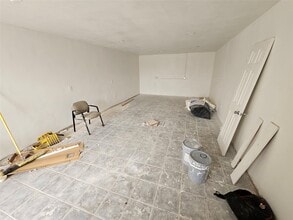 Building Photo - 2116 Lockwood Dr
