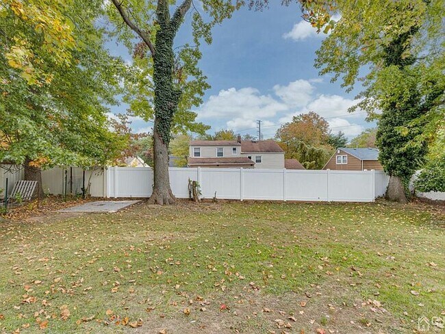 Building Photo - 19 Melville Rd