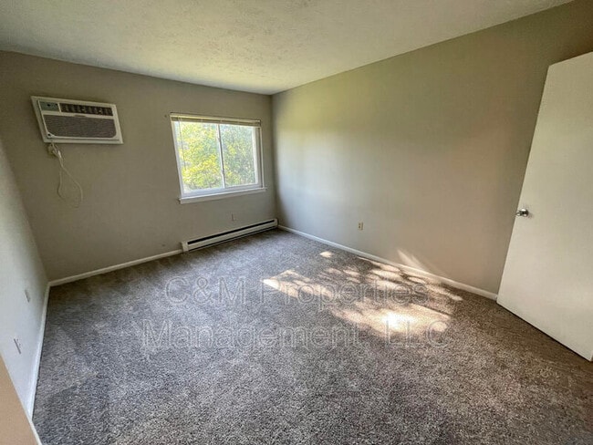 Building Photo - 1120 King Louis Ct