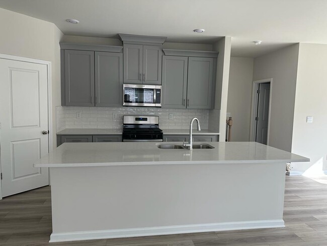 Foto del edificio - 1555 Villageside Ct