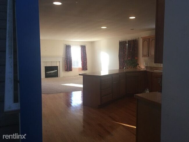 Building Photo - 4 br, 2.5 bath House - 1787 Hollowbrook Dr