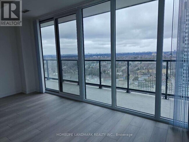 Photo du bâtiment - 5858 Yonge St