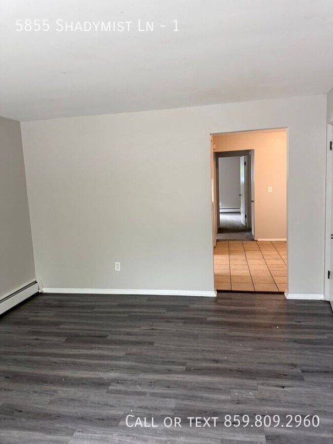 Foto del edificio - 5855 Shadymist Ln