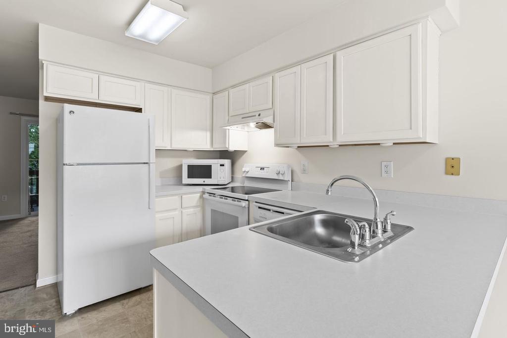 Foto principal - 8536 F St