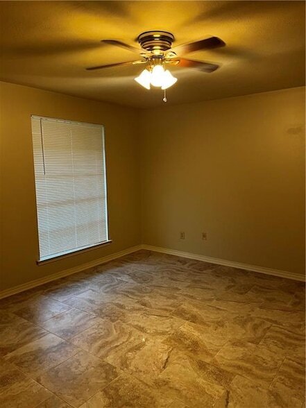 Building Photo - 126 Lakewood Dr