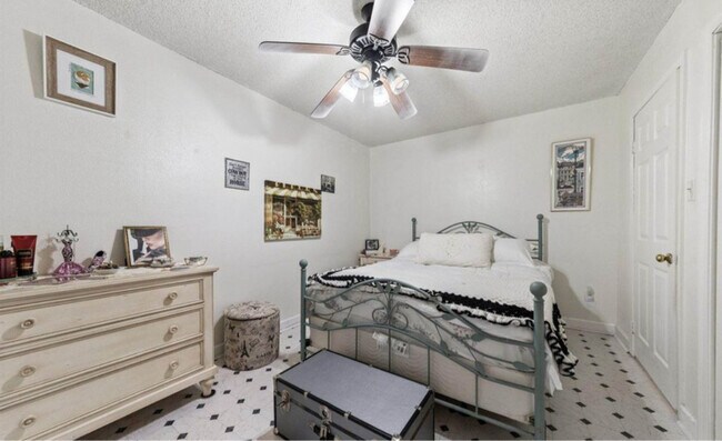 Foto del edificio - 100 Teal Ln