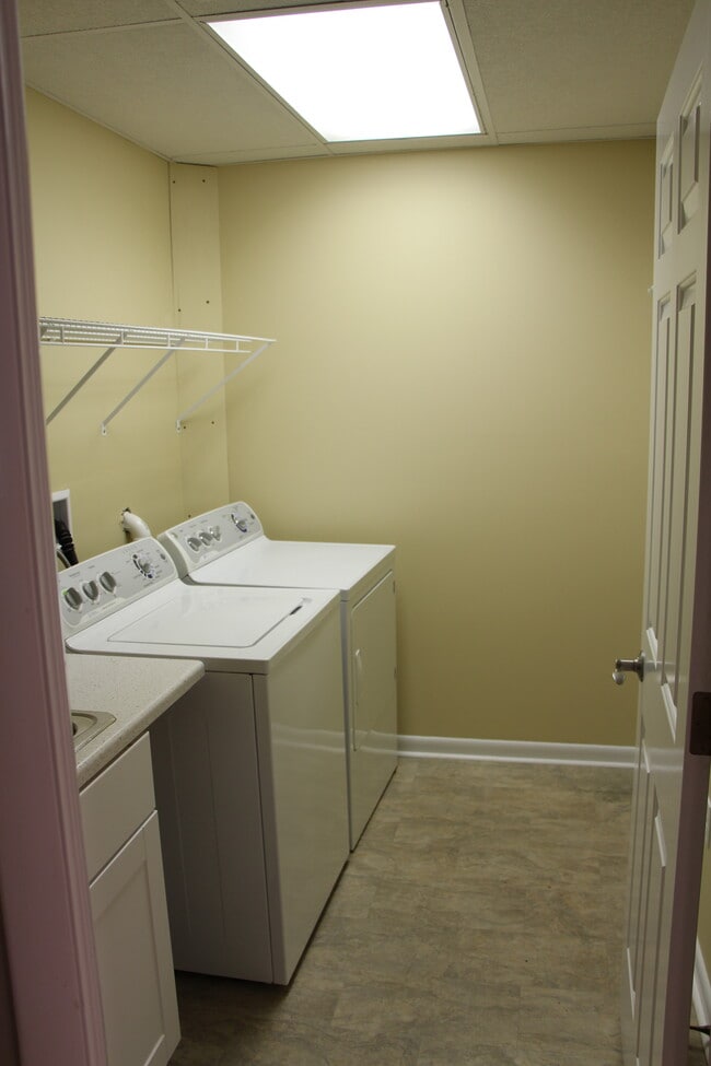 Building Photo - 2462 Camp Rd