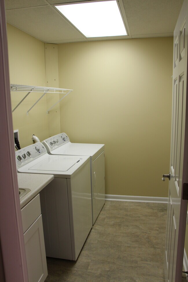 Foto del edificio - 2462 Camp Rd