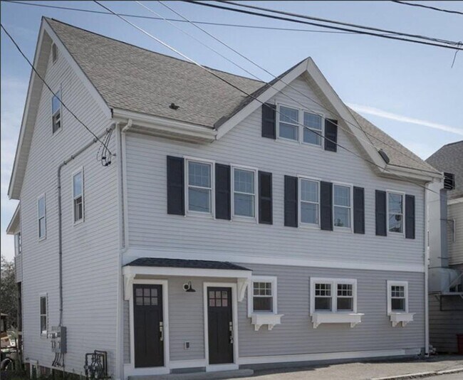 Building Photo - Spacious Condominium– Modern Comfort in th...