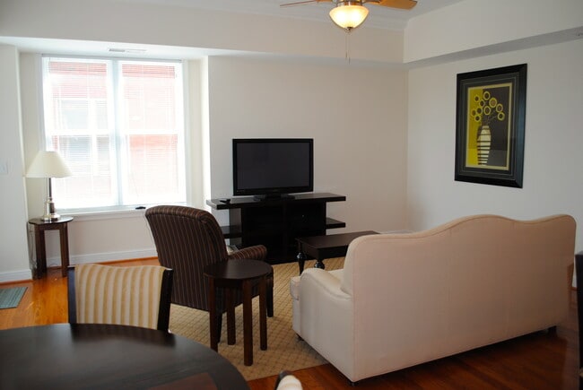 Building Photo - Fully Furnished Unit Downtown