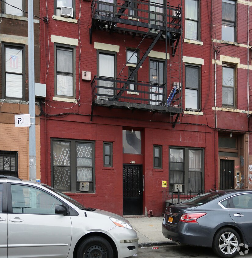 Building Photo - 351 Linden St