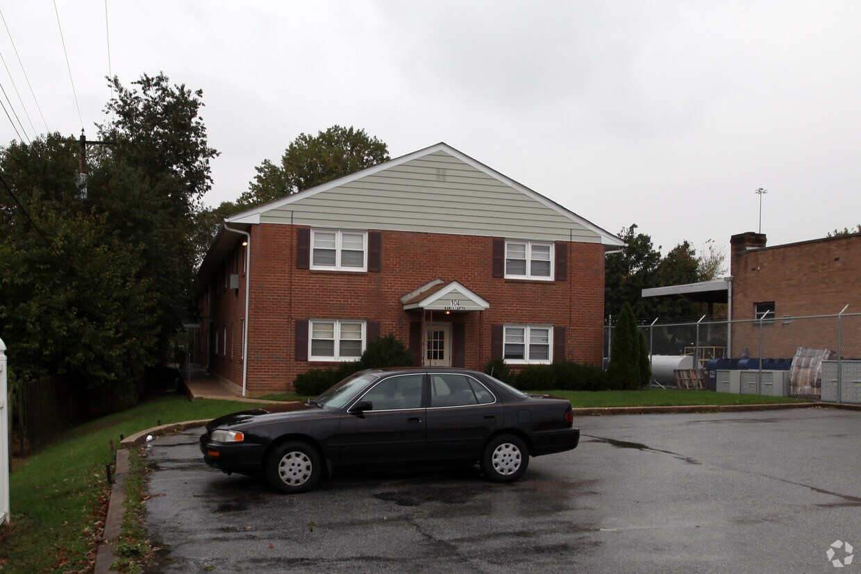 Building Photo - 104 Mcmullin Ave