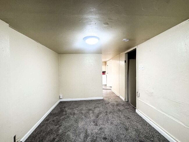 Building Photo - For Rent: 1-bedroom, 1-bathroom home in Yuma