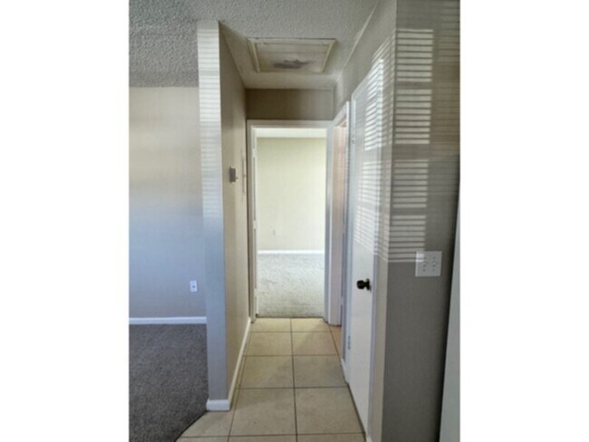 Foto del edificio - Great Location, Community Pool! Cable, Water and Sewer are INCLUDED!