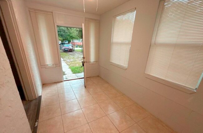 Foto del edificio - 3024 W 1st St