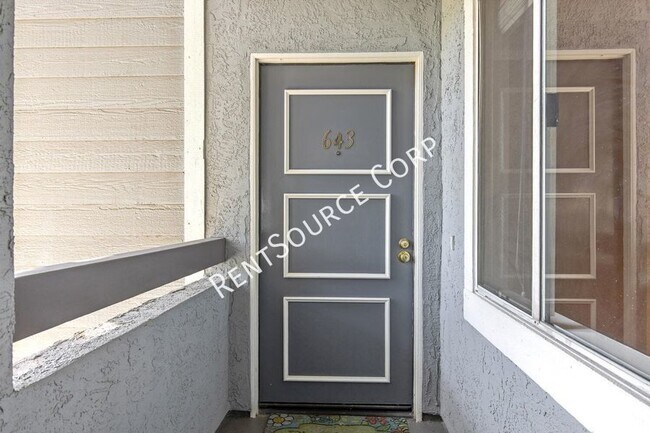 Building Photo - 3 Bedroom Condo for Lease off of Rainbow Glen